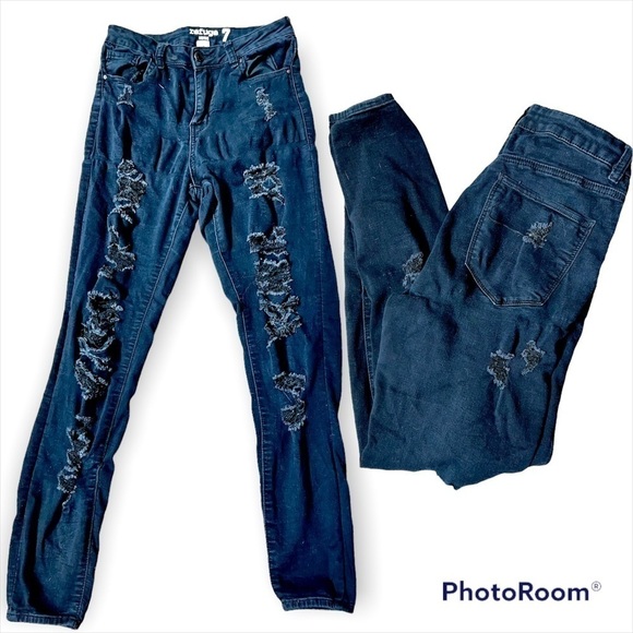 👖 3 for $30 👖 REFUGE DISTRESSED SKINNY JEANS SZ 7 - Picture 1 of 1
